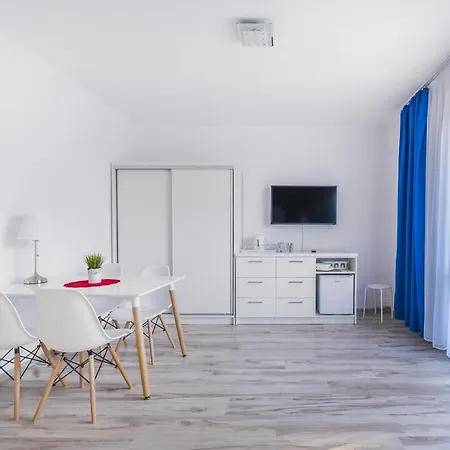 Azalia Alloggio in famiglia