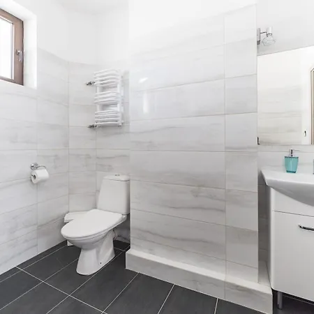 Azalia Kwatera prywatna *