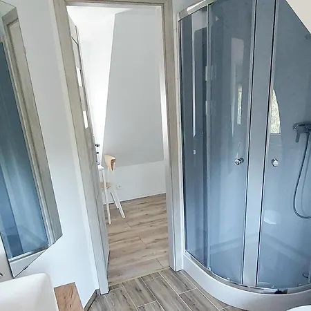 Azalia Alloggio in famiglia *